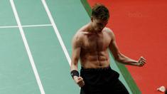 Tunggal putera Denmark, Rasmus Gemke, melakukan selebrasi usai mengalahkan Ihsan Maulana Mustofa pada laga Indonesia Masters 2018 di Istora Senayan, Rabu (24/1/2018). Ihsan takluk 21-17, 21-23, 16-21. (Bola.com/M Iqbal Ichsan)