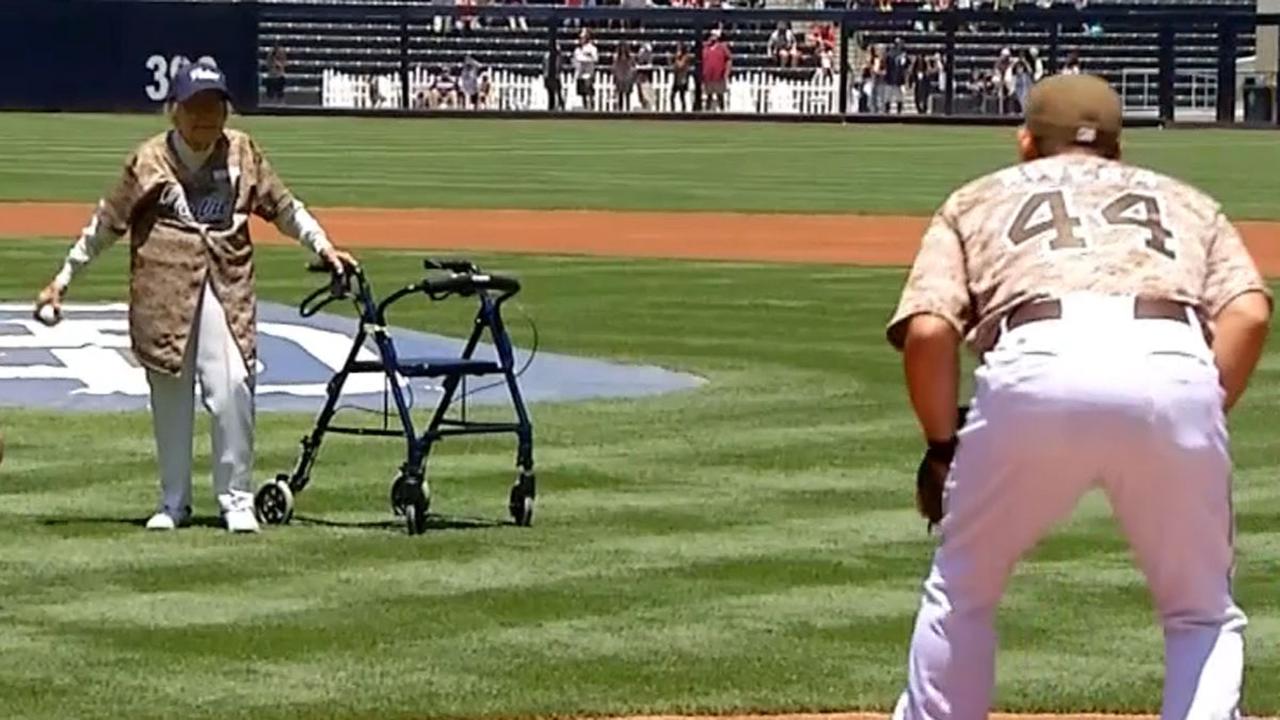 Hebat! Nenek 105 Tahun Main Baseball