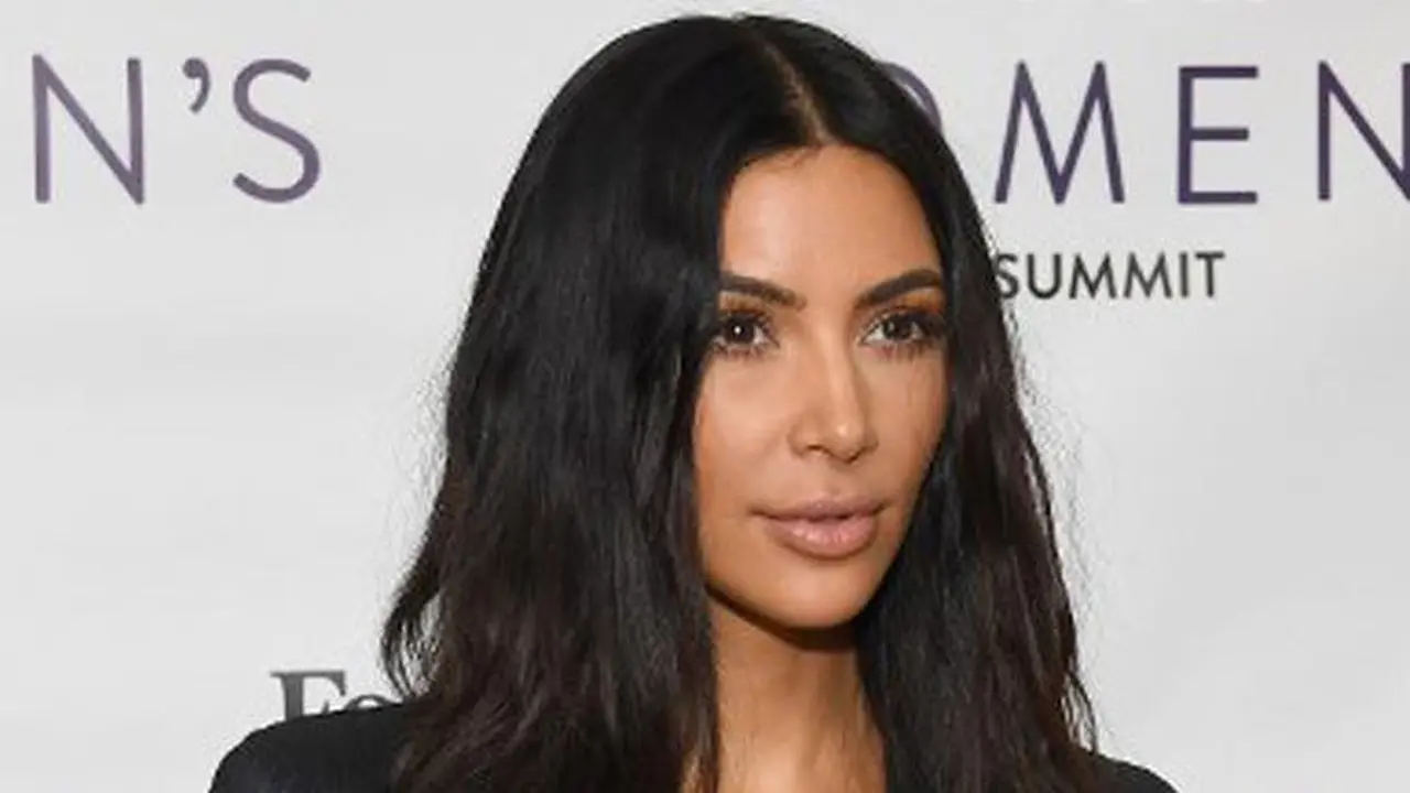 Teknik baking dapat menyempurnakan riasan wajah Anda hingga serupa dengan makeup Kim Kardashian. Apa itu?