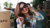 Nia Daniati Coblos Kekasih Farhat Abbas?