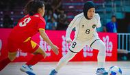 Aksi pemain Timnas Futsal Putri Indonesia, Dhea Febrina Bangun saat menghadapi Vietnam dalam laga final SEA Games 2025 di BTU Hall, Bangkok, Kamis (18/12/2025). (Dok. FFI)