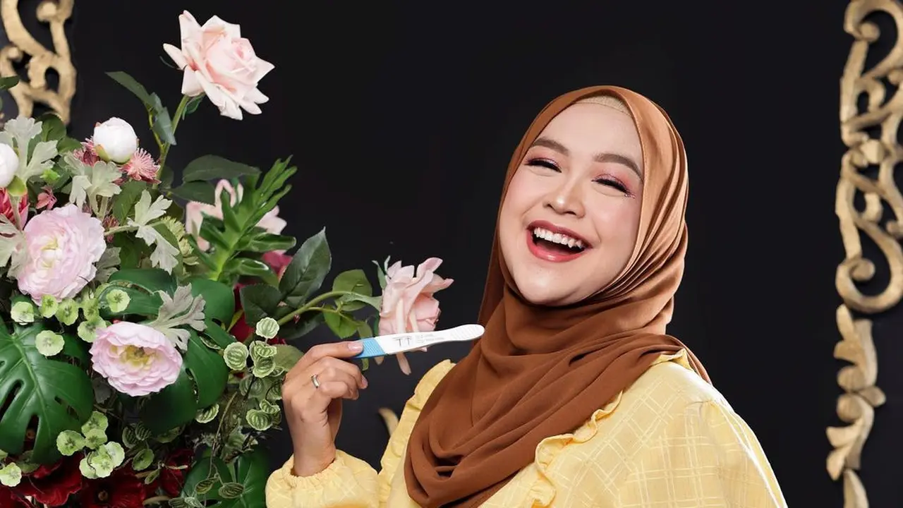 Ria Ricis tengah hamil anak pertama dari pernikahannya dengan Teuku Ryan