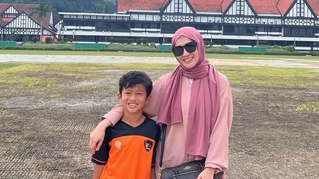7 Potret Kompak Okie Agustina dan Miro Materazzi, Putra Tunggalnya dengan Gunawan Dwi Cahyo