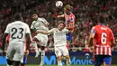 Laga derby Madrid ini berjalan ketat dan sengit. Hingga akhir babak pertama, laga kedua tim berakhir imbang tanpa gol. (JAVIER SORIANO/AFP)
