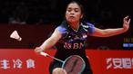 Pebulu tangkis tunggal putri terbaik Indonesia, Gregoria Mariska Tunjung mengawali langkahnya di BWF World Tour Finals 2023 dengan kekalahan setelah menyerah dua game langsung 18-21, 17-21 dari wakil Chinese Taipei, Tai Tzu Ying dalam laga yang dihelat di Hangzhou Olympic Sports Centre Gymnasium, China, Rabu (13/12/2023) pagi WIB. (AFP/STR)