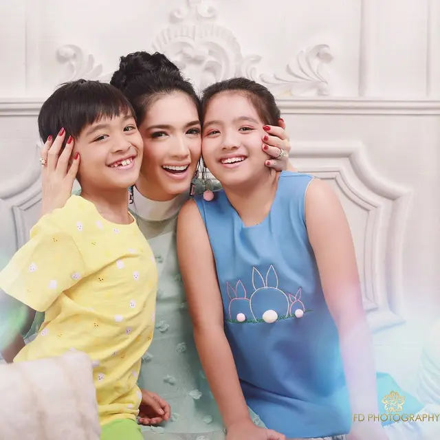 7 Potret Kebersamaan Angel Karamoy dan Lovely Rumangkang, Bak Kakak Beradik
