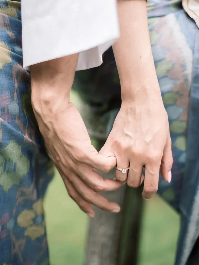 Laura Theux dan Indra Brotolaras umumkan menikah hari ini, Kamis 23 Maret 2023 (Foto oleh @manna.visual @dinarastika.films via Instagram indrabrotolaras)