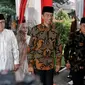Presiden Joko Widodo (tengah) saat hadir di kediaman Ketua MPR Zulkifli Hasan untuk mengikuti acara buka puasa bersama di kawasan Widya Chandra, Jakarta, Rabu (15/6). (Liputan6.com/Johan Tallo)