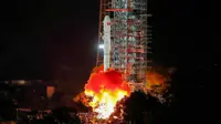 Penampakan Satelit Nusantara Dua sebelum diluncurkan oleh roket Longmarch 3B di Xichang, Tiongkok. (Foto: Twitter: @@abhilash_tard/ Arstechnica).
