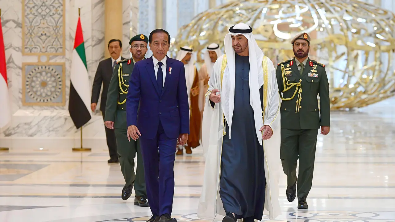 Jokowi Terima Penghargaan Sipil Tertinggi 'Order of Zayed' dari Presiden MBZ