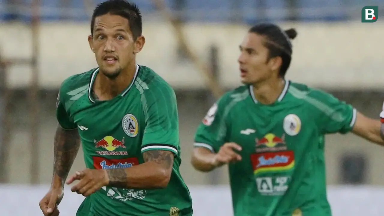 FOTO: Melihat Aksi Kakak-Adik Irfan Bachdim dan Kim Kurniawan Berseragam PSS Sleman