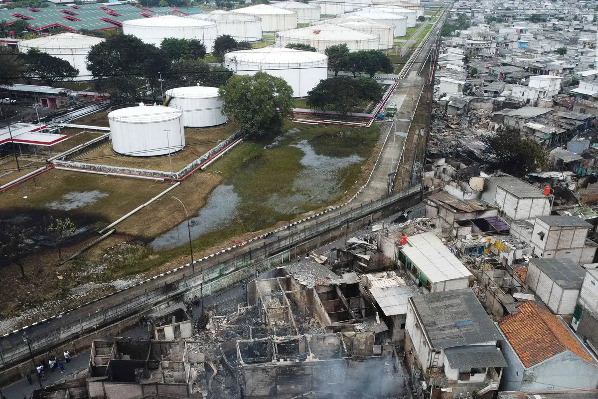 Foto udara Suasana pemukiman warga terdampak kebakaran depo Pertamina Plumpang
