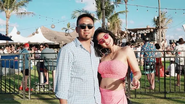 7 Potret Gaya Liburan Fanny Ghassani Saat di Bali, Tampil Memesona
