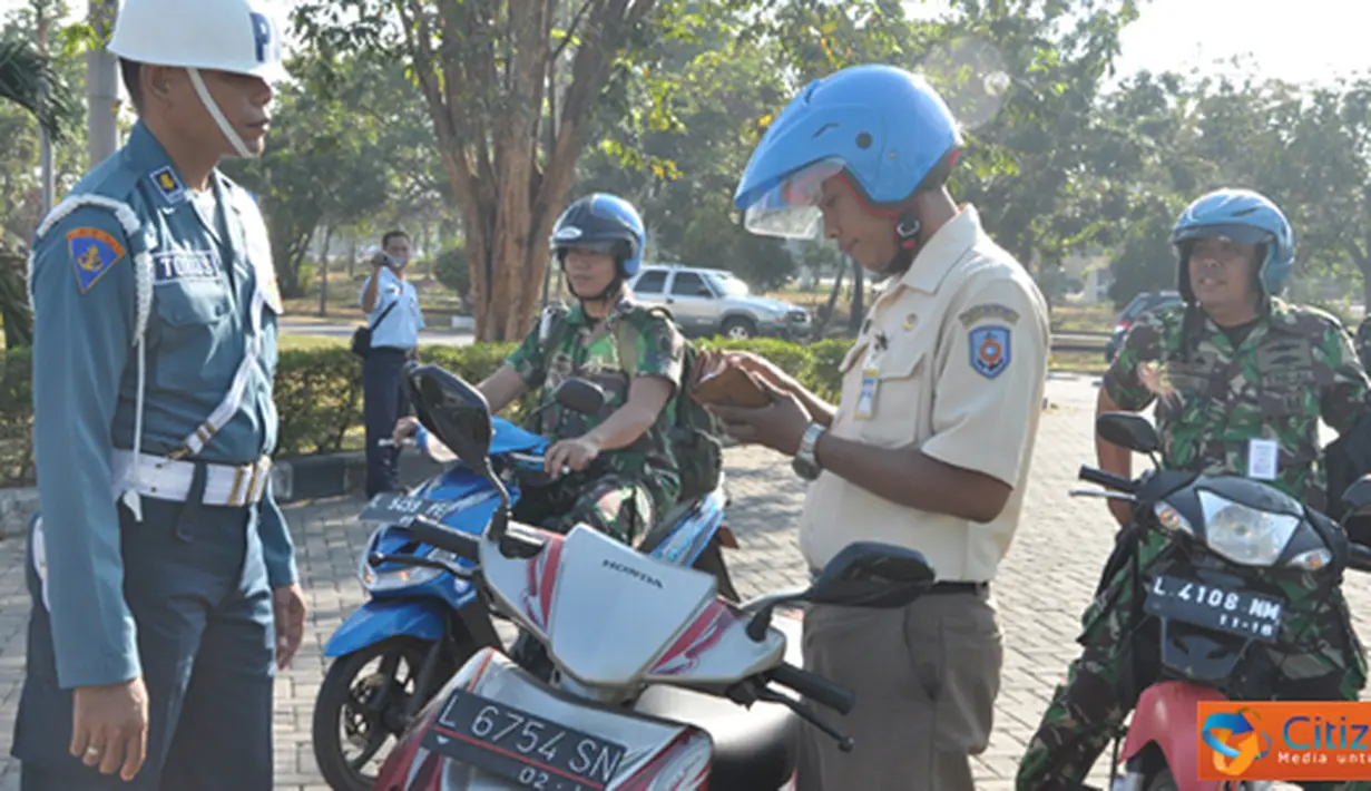 Citizen6, Surabaya: Lattek Opsgaktib yang dilaksanakan satu setengah jam mulai pukul 07.30 s/d 09.00 pagi tersebut, dipimpin Paopsjar Sepa Pusdikpomal Mayor Laut (PM) Agung Joko.(Pengirim: Penkobangdikal)