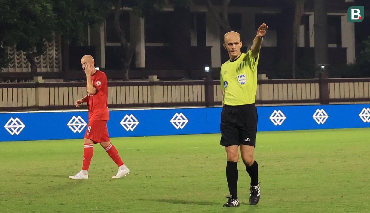 Kehadiran wasit asing ini bertujuan untuk meningkatkan kualitas pengawasan dan penegakan aturan permainan. (Bola.com/M iqbal Ichsan)