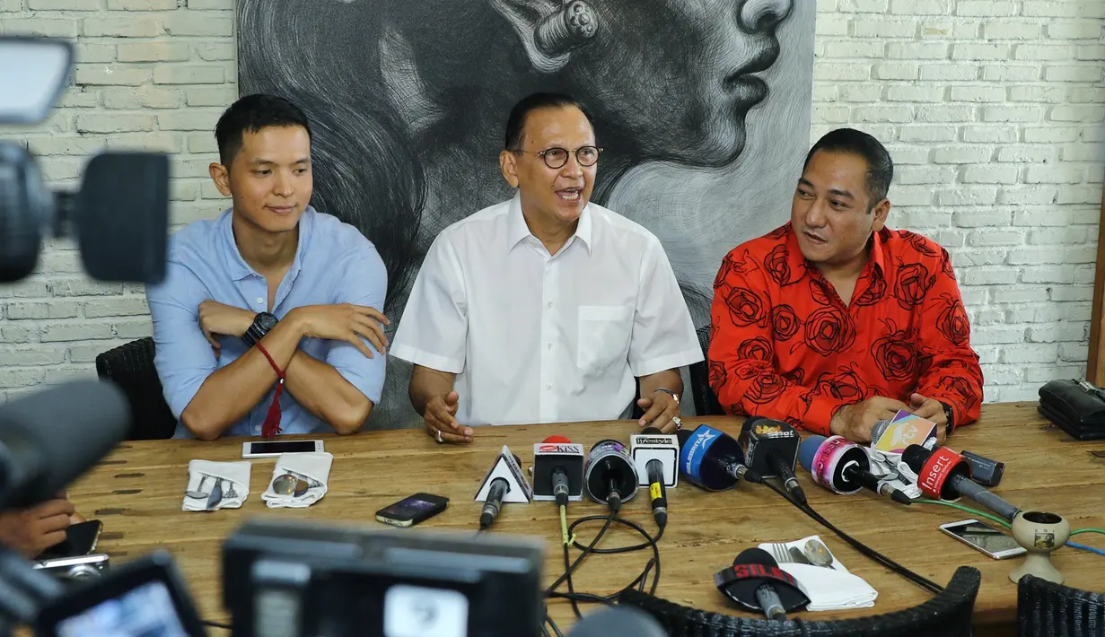 Lantas seperti apa tanggapan Roy dengan berita yang beredar selama ini. Bersama dengan Krisna Murti, ia menjelaskan kabar simpang siur yang beredar selama ini. (Adrian Putra/Bintang.com)