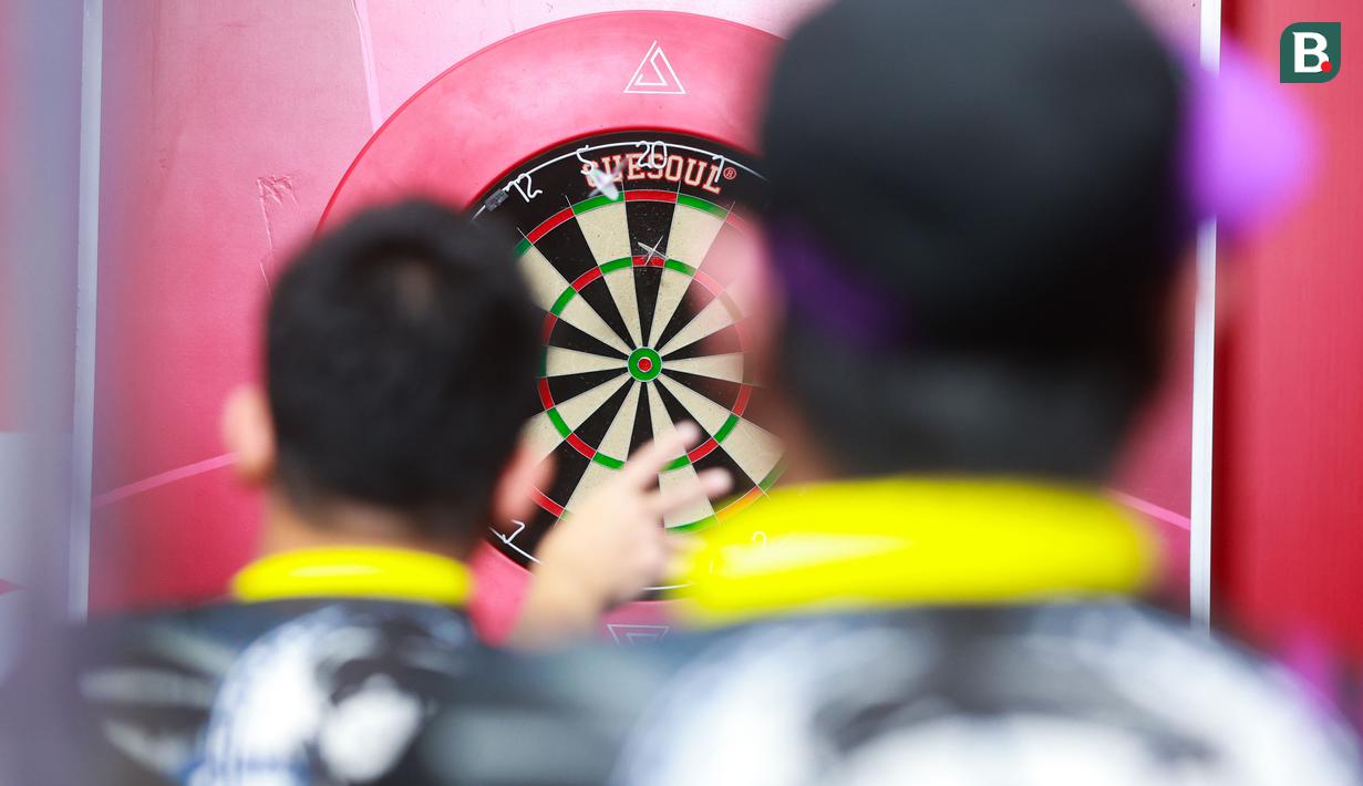 Ini adalah gelar kedua bagi Tirta Suparjo pada 2025. Pada April lalu, Tirta juga menjadi yang terbaik di Darts National Competition Series 01 2025. (Bola.com/M Iqbal Ichsan)