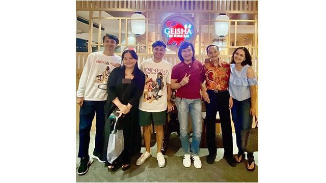 6 Potret Ayah Ira Wibowo yang Berusia 93 Tahun, Masih Sehat dan Bugar