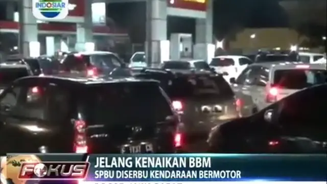Jelang Kenaikan BBM, SPBU Diserbu Kendaraan Bermotor