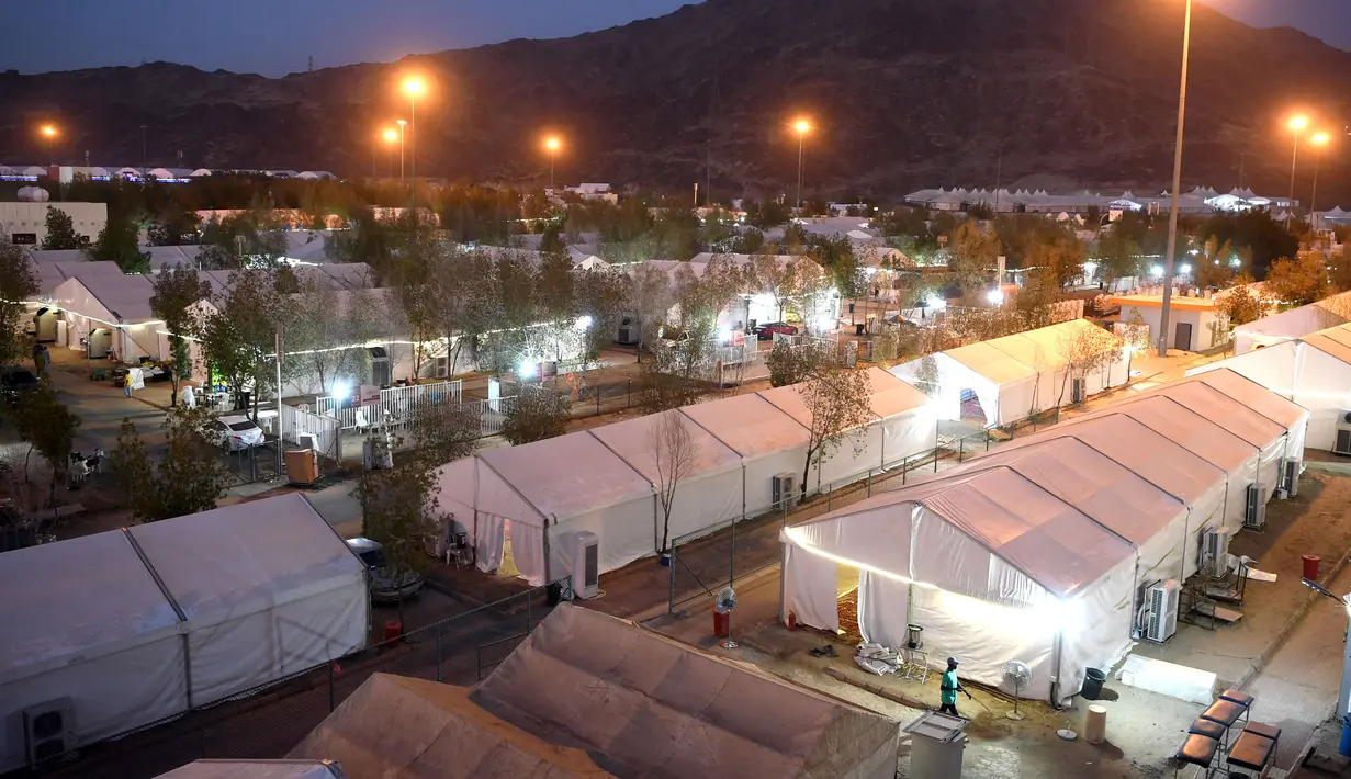 Sidang isbat Arab Saudi telah memutuskan tanggal dilaksanakannya wukuf di Arafah yaitu 27 Juni 2023. Persiapan pun terlihat di tenda-tenda yang akan digunakan jemaah saat wukuf. (FOTO: MCH PPIH ARAB SAUDI 2023)