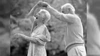 Menari jadi olahraga terfavorit kalangan lansia lantaran mampu membantu jaga kesehatan tulang, kardiovaskular serta otak.