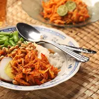 Nasi balap puyung sebagai makanan khas Lombok yang kaya rasa/copyright shutterstock/adie.foodtography