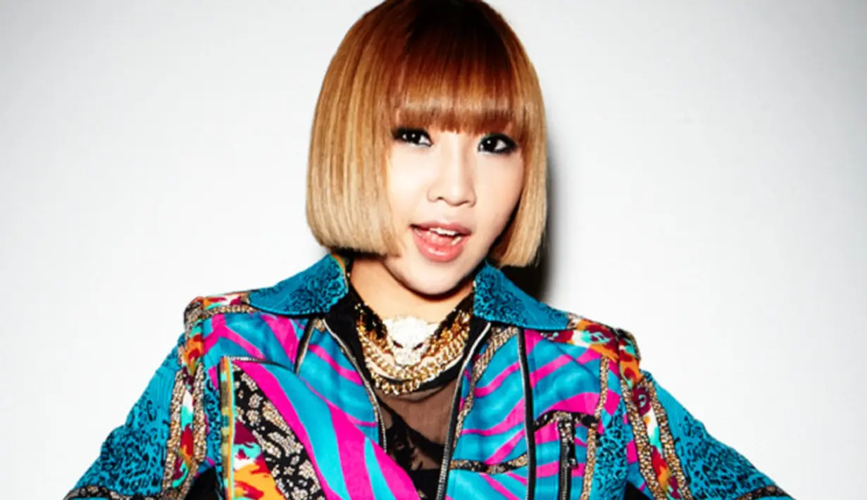 Maknae dari 2NE1, Minzy punya wajah yang cantik menawan. Tak hanya punya wajah yang cantik, ia juga mahir saat ngerap. (Foto: soompi.com)