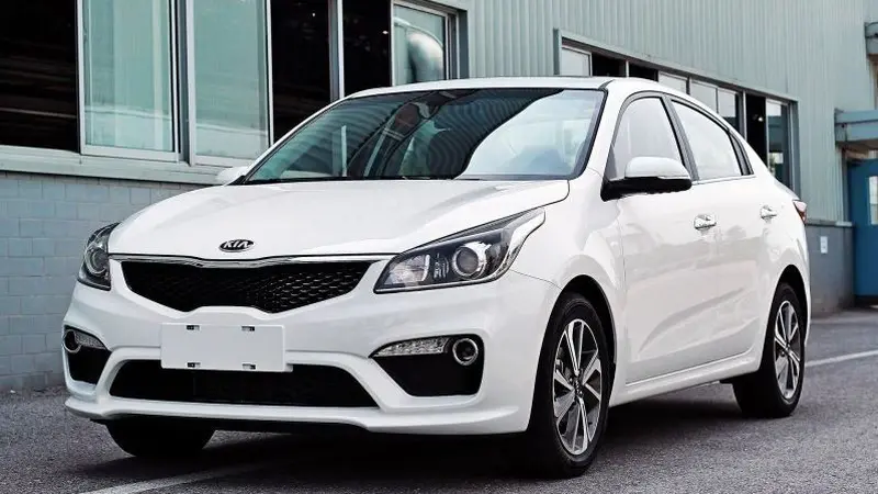 Kia Rio versi Sedan