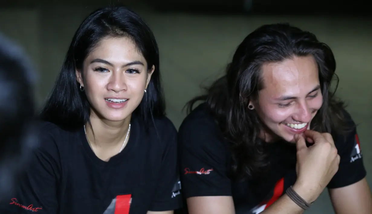 Meski berada di satu judul sinetron yang sama, ternyata Dylan dan Hana jarang bertemu. Mengingat lokasi syuting para pemain yang berpencar dan berbeda-beda untuk kepentigan mengejar scene.(Nurwahyunan/Bintang.com)