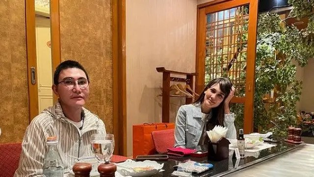 10 Potret Kedekatan Bos TV Otis Hahijary dengan Artis Papan Atas, Akrab Banget