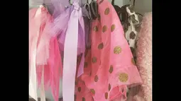 Dalam akun tersebut, memperlihatkan koleksi tutu dress super cute milik Amora. (instagram.com/ariannhaamoralemos)