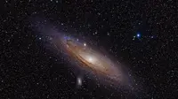 Gambar ini juga memperlihatkan Messier Objects 32 dan 110, serta NGC 206 (awan bintang terang di Galaksi Andromeda) dan bintang Nu Andromedae. (Creative Commons)
