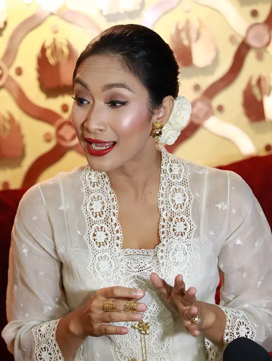 "Pengen tahu saja ritme sinetron sekarang kayak apa. Oh ternyata salut deh sama pemain-pemain sinetron dan kru-krunya, bisa syuting sore ini untuk tayang nanti malam," jelasnya. (Deki Prayoga/Bintang.com)