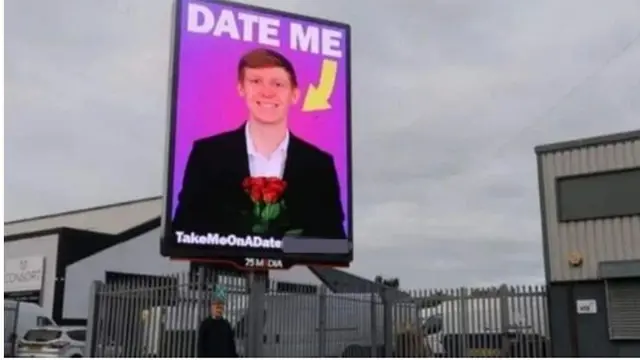 Aksi Pria Ini Pilih Pasang Iklan di Billboard untuk Cari Pacar Jadi Sorotan