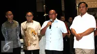 Aburizal Bakrie memberikan keterangan pers usai melakukan pertemuan tertutup KMP, Jakarta, Kamis (3/9/2015). Pertemuan tersebut membahas PAN yang bergabung dengan Pemerintah (Liputan6.com/Helmi Afandi)