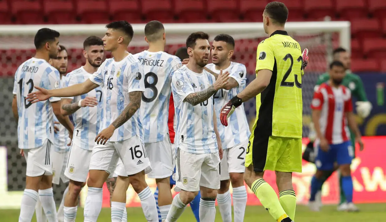 Berkat hasil ini, tim besutan Lionel Scaloni untuk sementara bertengger di puncak klasemen Grup A dengan poin tujuh, unggul dua poin dari Chile di urutan kedua. Sementara, Paraguay menempati peringkat ketiga dengan tiga poin. (AP/Eraldo Peres)