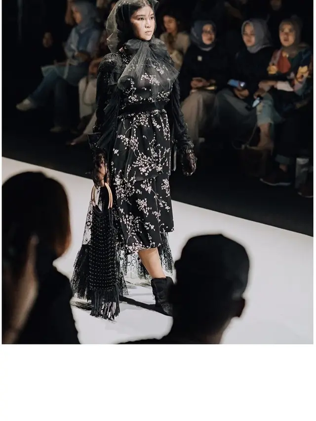 Tampil Beda, Ini 6 Pesona Rosa Meldianti dalam Jakarta Fashion Week 2019
