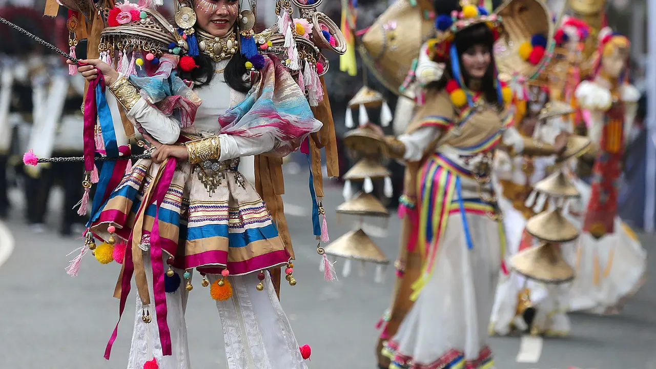 Jember Fashion Carnaval dalam Parade Tribal Grandeur