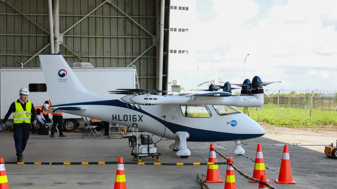 Otorita Ibu Kota Nusantara (IKN) mengumumkan keberhasilan uji terbang Proof-of-Concept (PoC) Advanced Air Mobility (AAM) atau alias mobil terbang yang nantinya akan dioperasikan di IKN. (Dok OIKN)