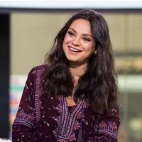 Mila Kunis bukanlah seseorang yang peduli dengan adanya gosip yang menimpa dirinya dan suami. (instagram/_mila_kunis_)