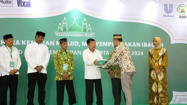 Menutup ‘Gerakan Masjid Bersih 2024’, Unilever Indonesia dan DMI Gelar Kegiatan Bersih-Bersih di Masjid Akbar Kemayoran