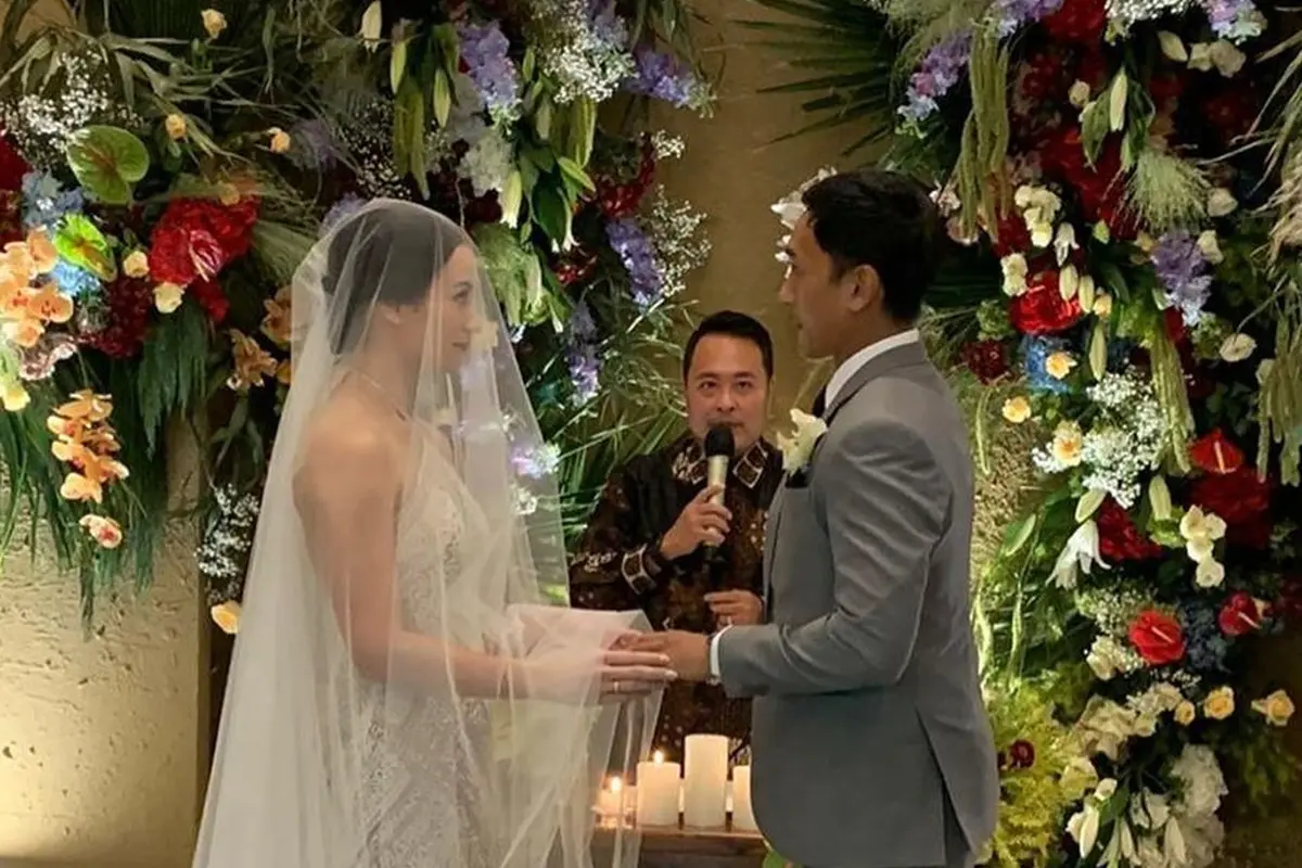 [Fimela] Restu Sinaga dan Vicky Monica