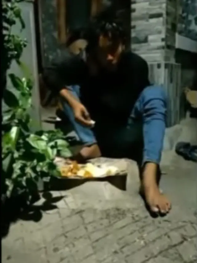 6 Potret Pengganti Meja Makan Ini Nyeleneh, Tetap Santai Nikmati Makanan