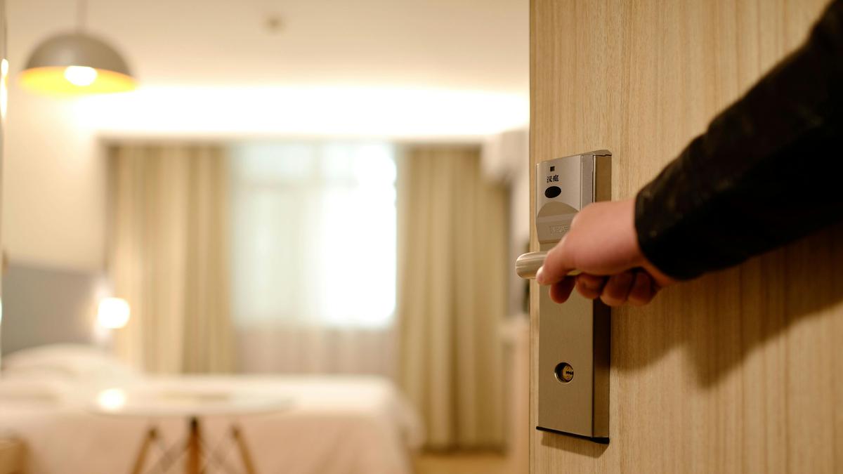6 Model Pintu Kamar Modern yang Stylish di Tahun 2025, Bikin Ruangan Terlihat Elegan