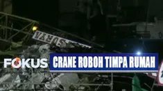 Petugas langsung mengevakuasi patahan crane dengan cara dipotong-potong.