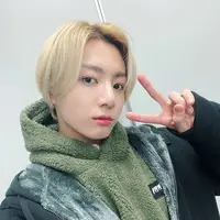 Jungkook BTS rayakan hari ulang tahun ke-24. Merayakan hari ulang tahunnya, maka Jungkook mengadakan siaran langsung untuk menghitung mundur hari ulang tahunnya. Pada kesempatan ini, maka maknae grup BTS ini juga berinteraksi dengan para penggemarnya. (Foto: Instagram/ jungkook_bighitentertainment)
