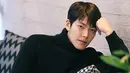 "Jujur aku butuh waktu lama untuk menulis surat ini. Aku takut namaku muncul di ranking pencarian. Tapi aku ingin bicara pada kalian sebelum tahun ini berakhir," lanjutnya. (Foto: allkpop.com)