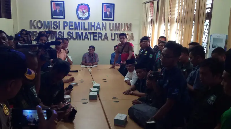 KPU Sumut menyatakan pasangan JR Saragih-Ance Selian tak memenuhi syarat sebagai cagub-cawagub sumut 2018