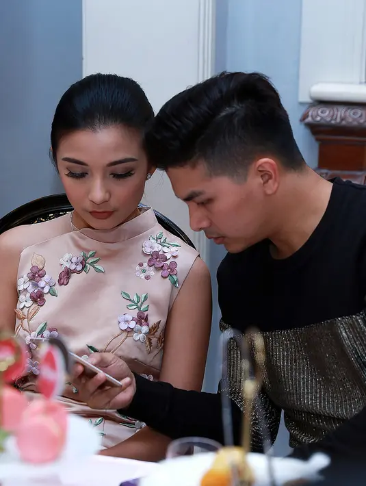 Chelsea dan Glenn yang akan segera menikah, mengaku hindari menggelar pernikahan untuk disiarkan langsung di televisi.  (Wimbarsana Kewas/Bintang.com)