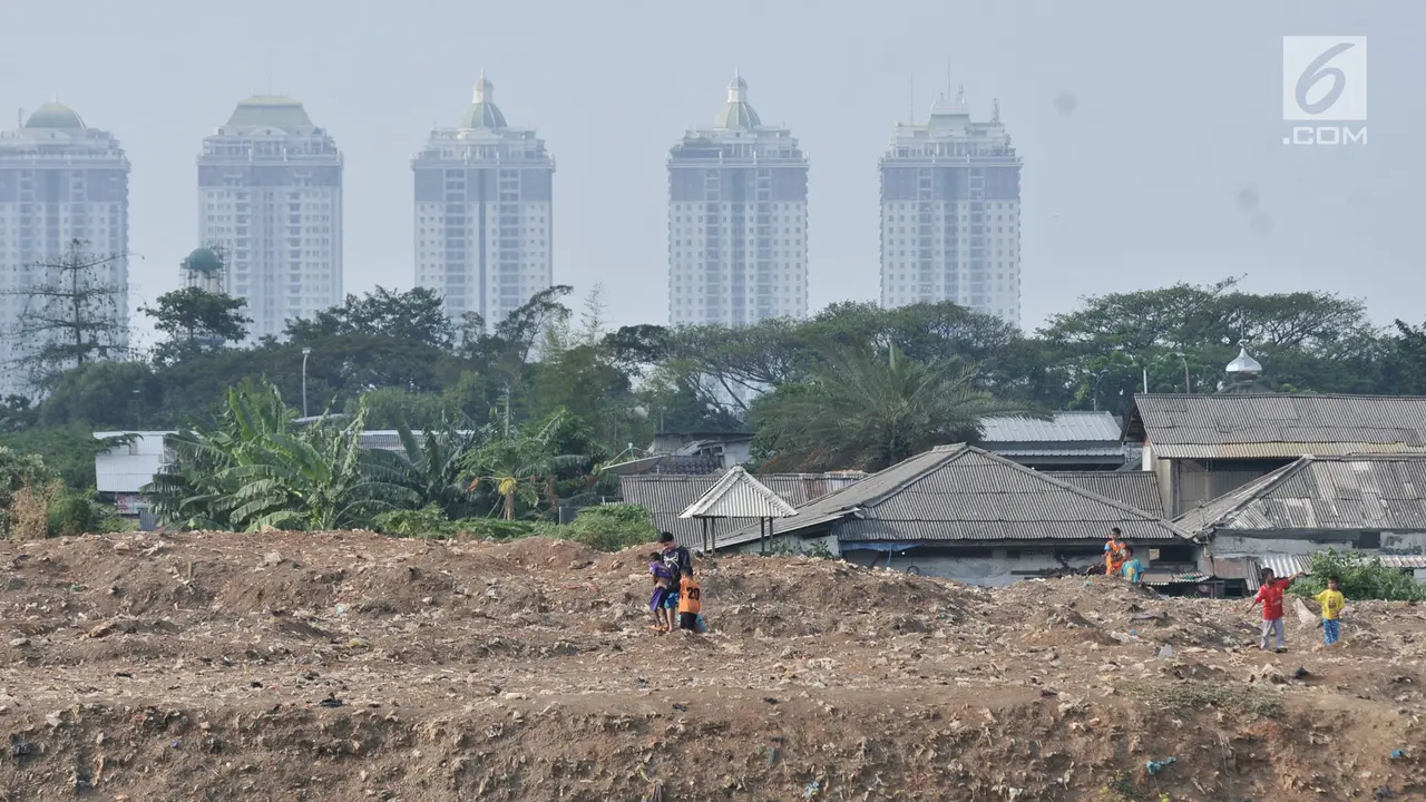 Ceria Kecil Anak-Anak Bermain di Lahan Sengketa